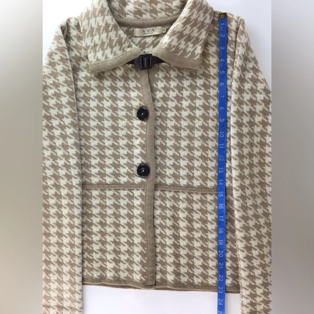 A. IDA Made in Italy Houndstooth Tan Button Down Sweater | Medium
